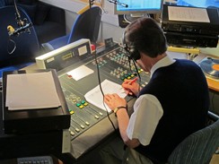 Bo Magnusson i Radio Vikings Studio 1.