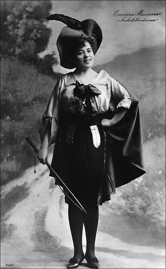 Emma Meissner som "Fragoletto" i "Frihetsbröderna" på Oscarsteatern, Stockholm 1906.