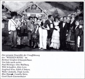 Ensemble, uruppförande 1930 "Im Weissen Rössl", Grosses Schauspielhaus, Berlin.