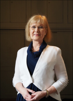 Eva Magnusson i "Förklädd Gud", Hagby kyrka 2025-03-30. Bild: Edition Allegro Musik HB.