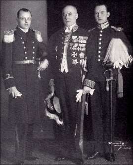 John Forsell (mitten) vid Helga Görlins vigsel i Karlstad i maj 1931 med Arthur Hilton.