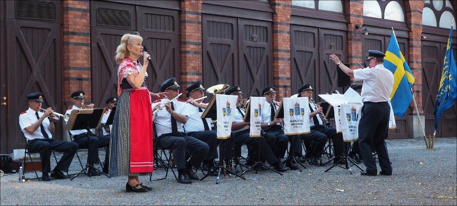 Karlbergs Musikkårs Slottsensemble. Sommarkonsert Kungliga Hovstallet 24 juli 2019. Eva Magnusson sångsolist och Marie Vannerstedt dirigent. Bild: Allegro Musik HB.