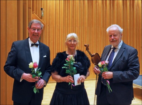Bo Magnusson, konferencier, Helen Grönberg, dirigent och Christer Norrman, konsertmästare efter konsert i Västerås Konserthus den 15 maj 2023.