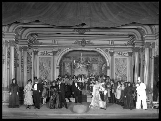 "Pariserliv" på Östermalmsteatern, Stockholm, 1905.