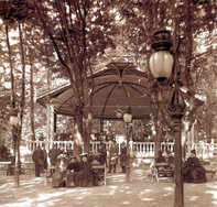 Baden-bei-Wien,-Musikpavillon-im-Kurpark-(ca-1900).jpg